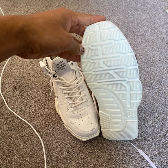 Style Shoes - Picture 3 of 3